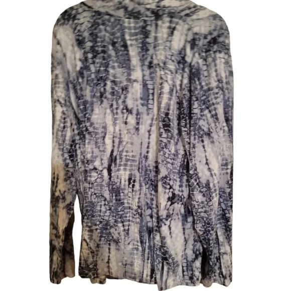 Plus size top - Picture 3 of 3